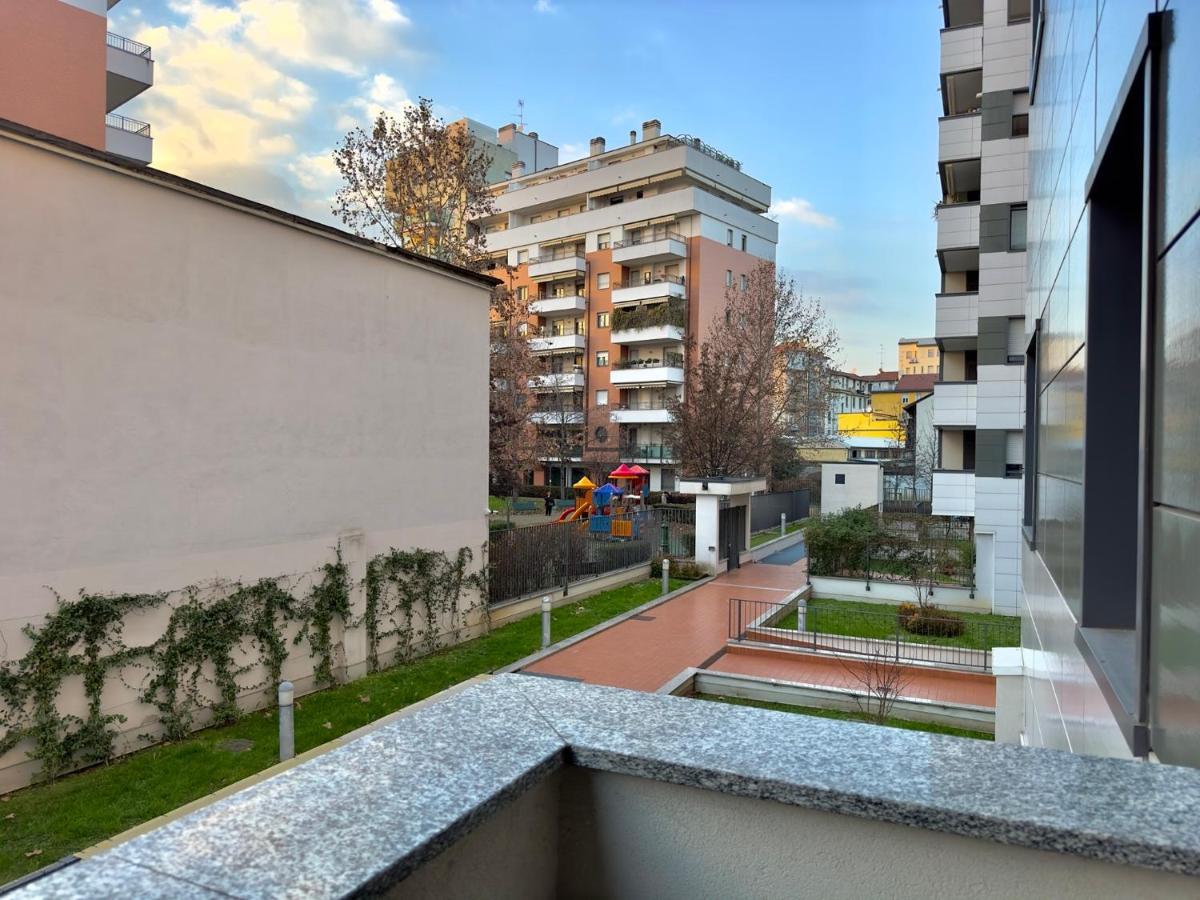 Appartamento Sulla Metro 3 Gialla Maciachini Милан Экстерьер фото